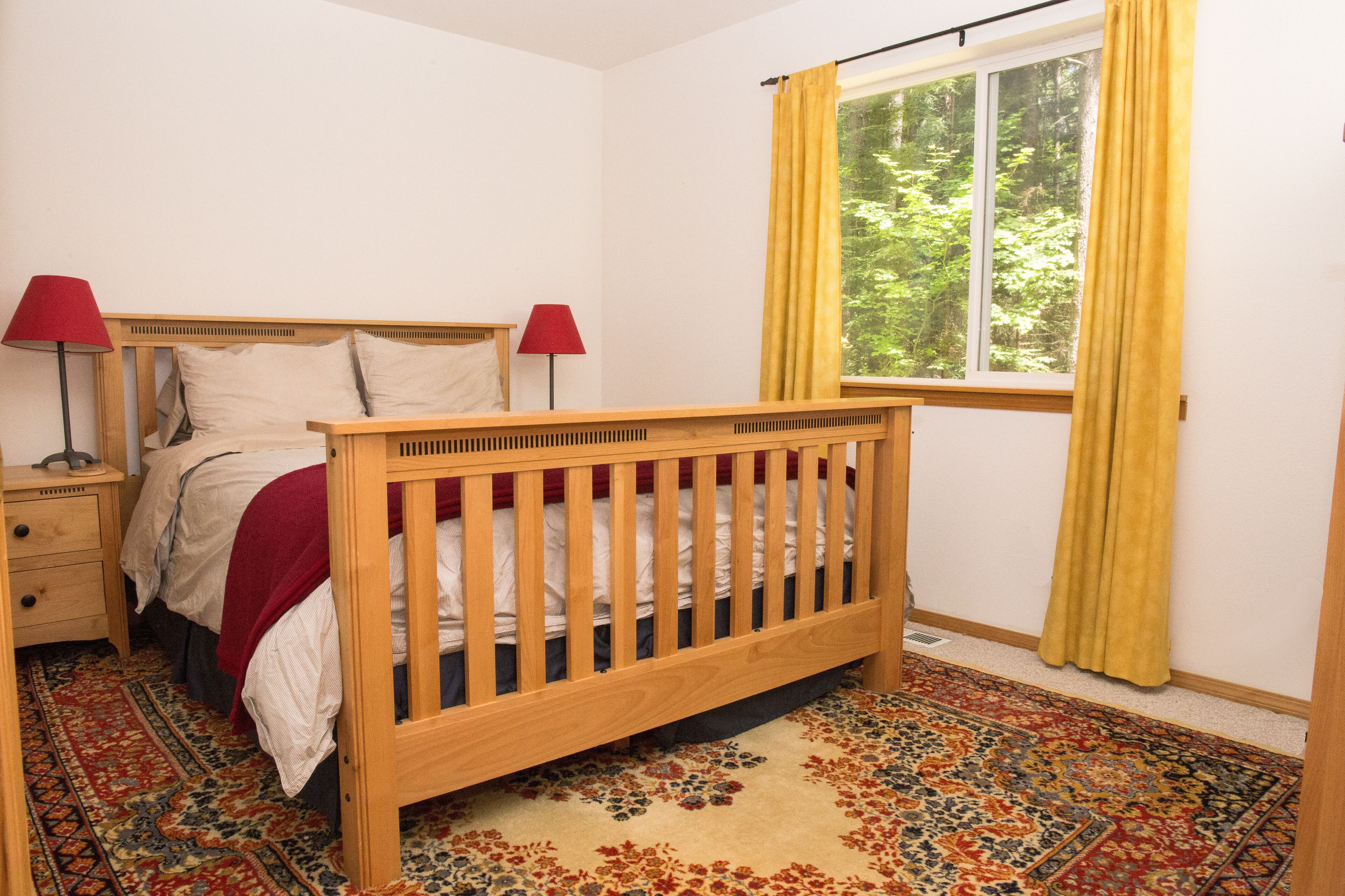 "Elk Hollow" Mountain Home Near Mount Rainier and Crystal Mountain Ski Area, WA 