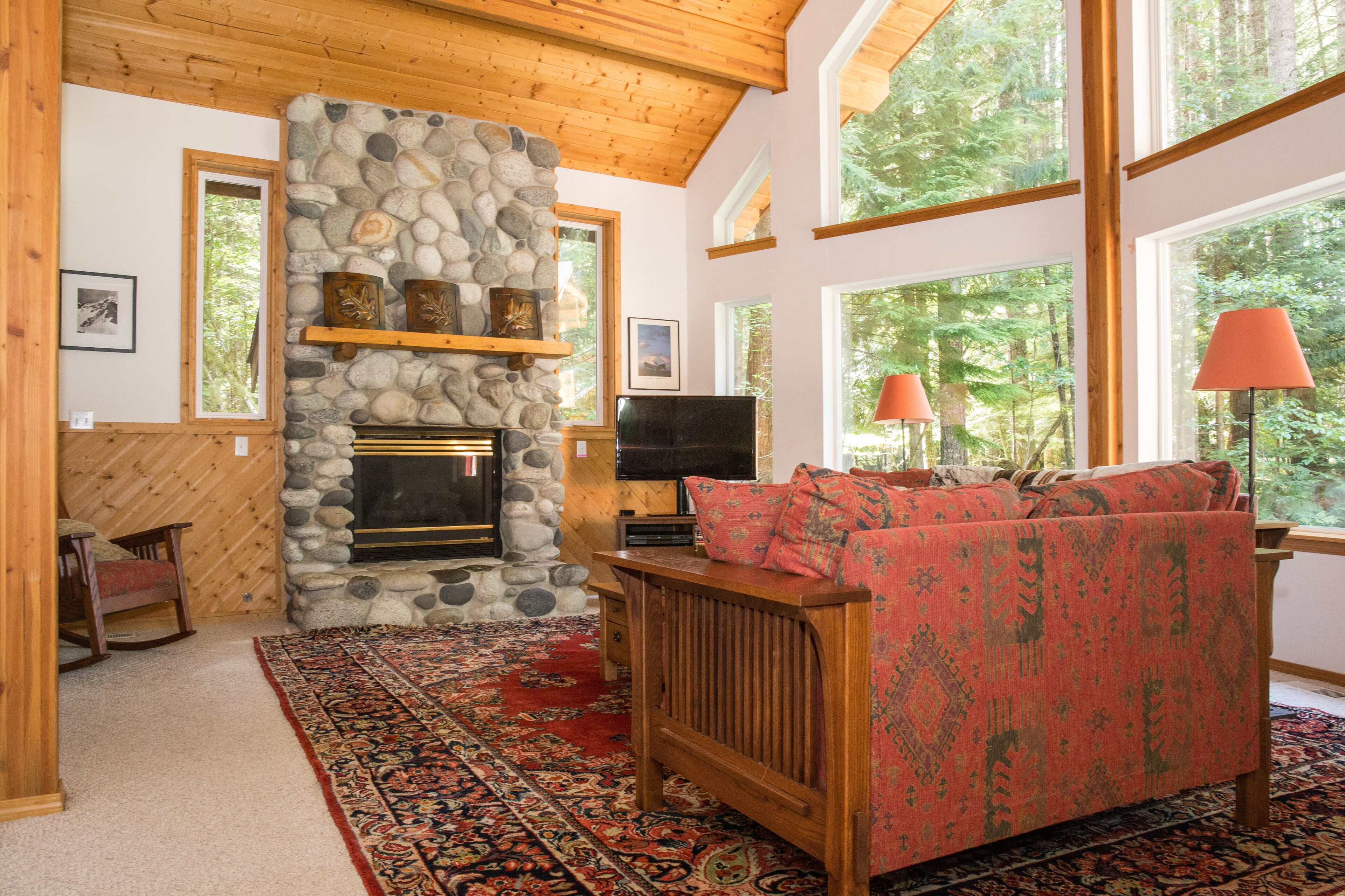 "Elk Hollow" Mountain Home Near Mount Rainier and Crystal Mountain Ski Area, WA 