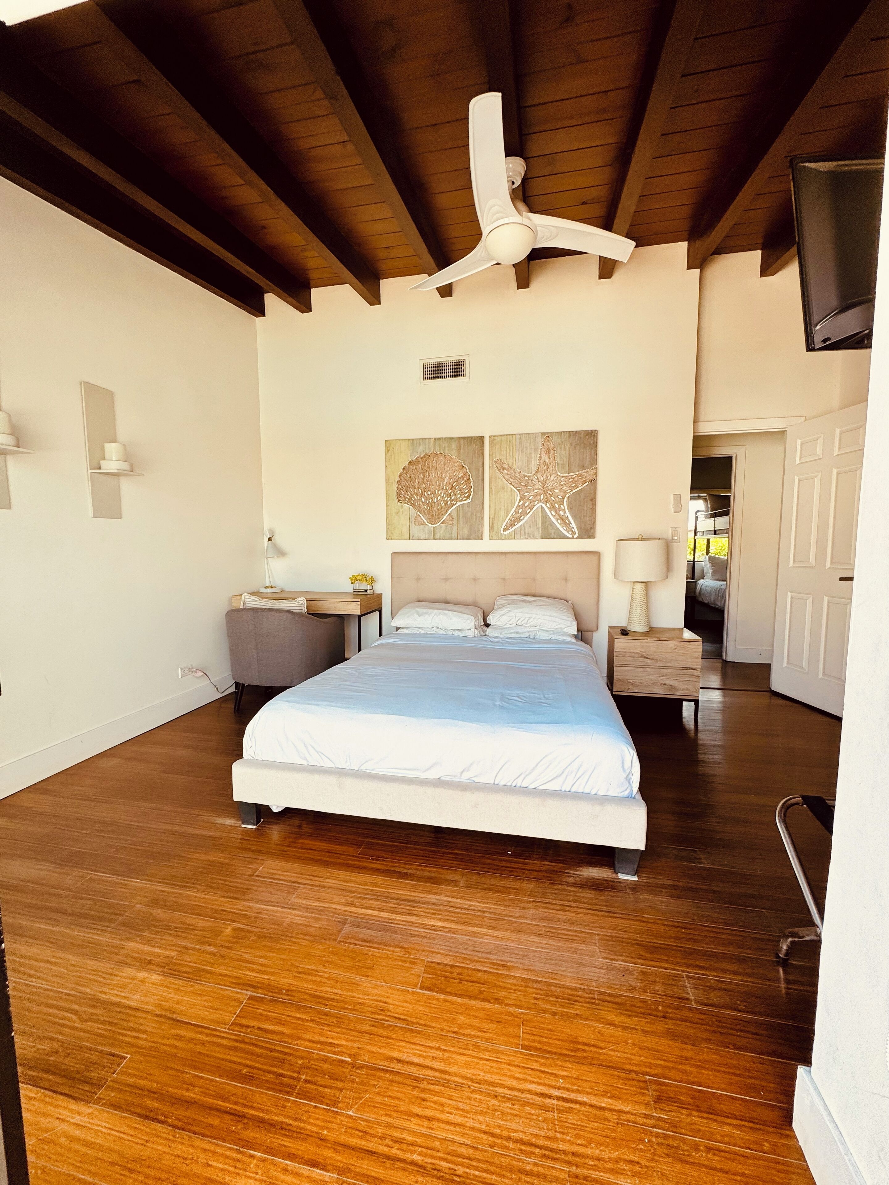 3 bedrooms, desk, iron/ironing board, WiFi