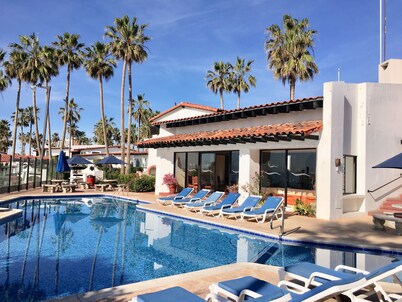 DESIGNER VILLA.. STUNNING. Location, location, location!!!