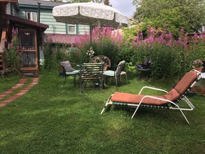 Terrace/patio - Sea Wolf Inn, A little bit of Home right here in Alaska. (Anchorage)