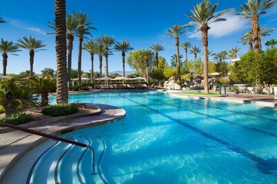 Beautiful vacation villa in Rancho Mirage. Relaxing resort golf, tennis and spa.