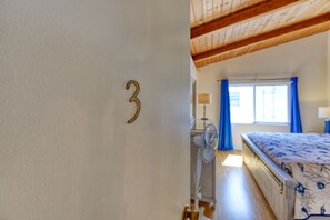 5 makuuhuonetta, silitysrauta/-lauta, vauvan matkasänky, Wi-Fi