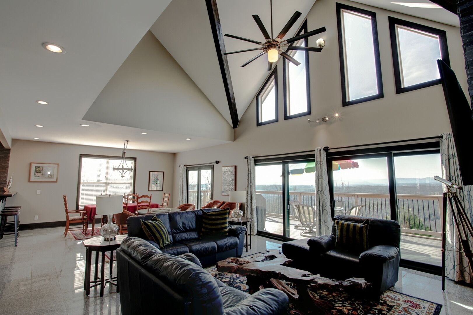 Long View; Luxury, terrific views, Hot Tub, Relaxing & Secluded! Asheville-Hendersonville