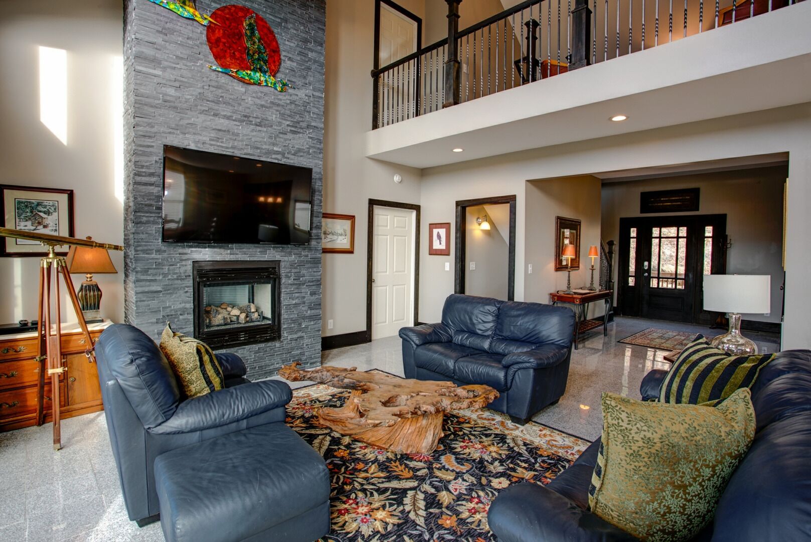 Long View; Luxury, terrific views, Hot Tub, Relaxing & Secluded! Asheville-Hendersonville