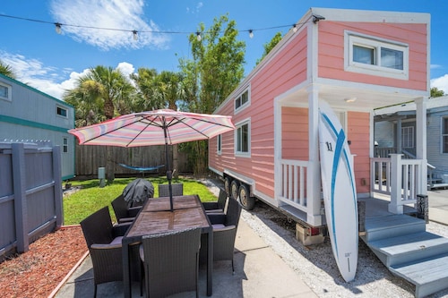 Tiny Coral Oasis-  beachy tiny house for your getaway