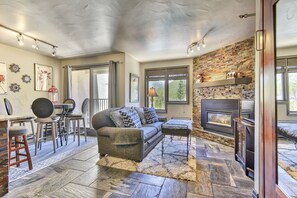 Televisión, chimenea, videojuegos y reproductor de DVD