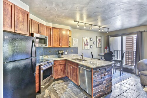 Fully remodeled condo. With convenient ski-in/ski-out access. Hot tub & pool