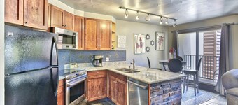 Fully remodeled condo. With convenient ski-in/ski-out access. Hot tub & pool