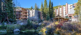 Fully remodeled condo. With convenient ski-in/ski-out access. Hot tub & pool