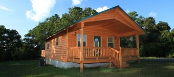 Abgelegene Luxuskabine auf 450 Hektar mit Whirlpool, 4-Rad-Trails; UTV zu vermieten!