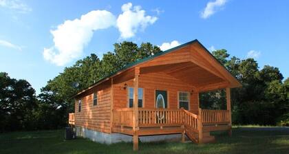 Secluded luksusmökki 450 hehtaarin porealtaalla, 4wheeler polkuja; UTV vuokrataan!