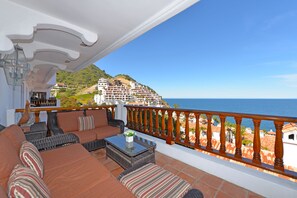 Property grounds - H319: 1BD Villa w/ Spectacular Views,Fireplace,Romantic Private Balcony,NEW Cart (Avalon)