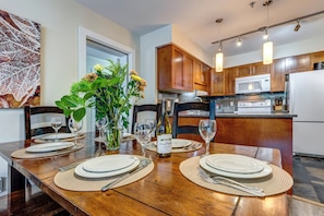 Dining - Acer Vacations | Clean Renovated 2 Bedroom | Pool | W/D | Ski-in/Out | Greystone Lodge (Whistler)