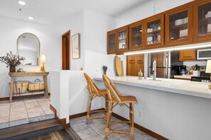 雪櫃、微波爐、焗爐、爐具