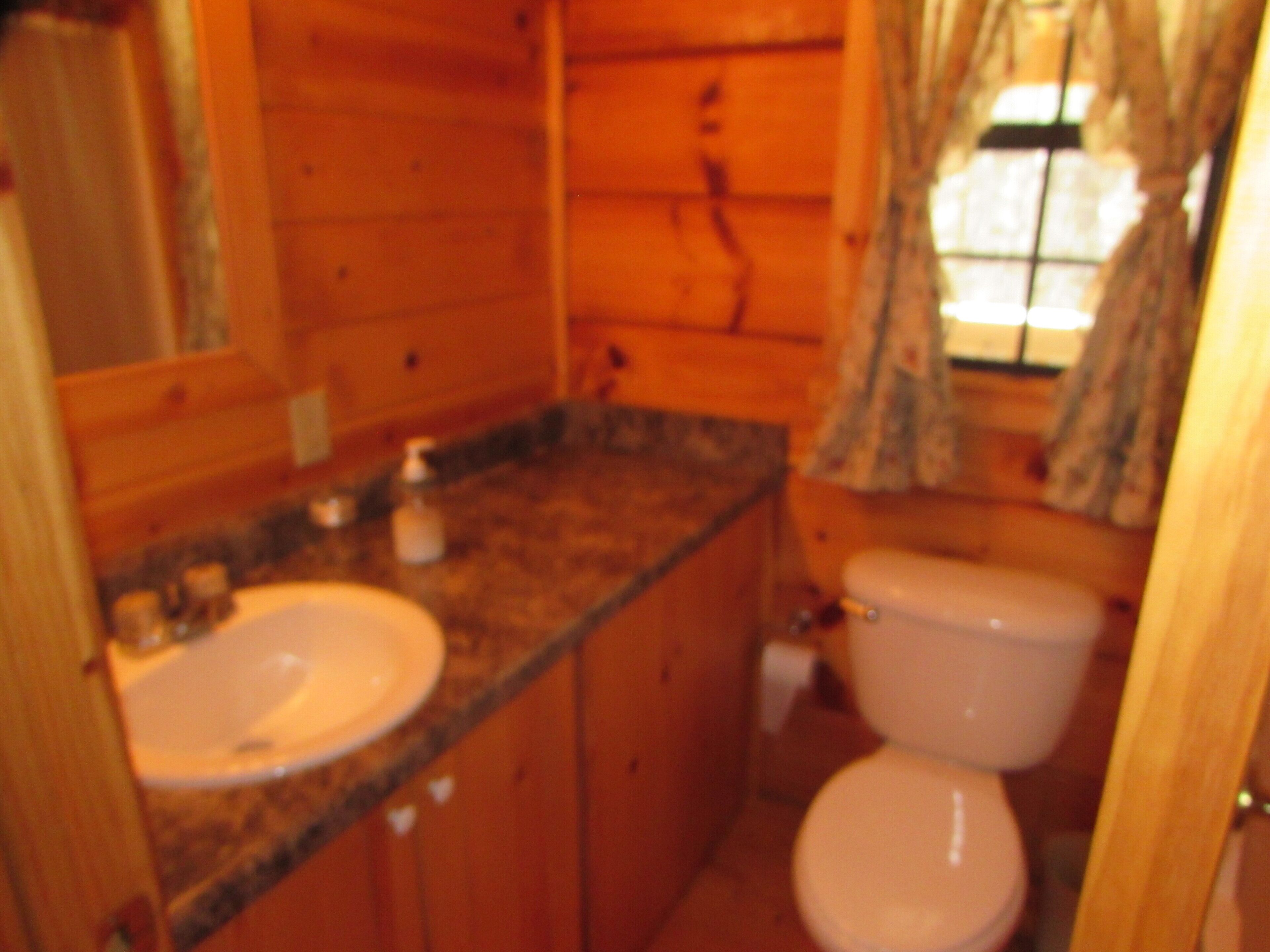  Sundance Pet friendly log cabin with hot tub wifi gas grill waterfall hiking