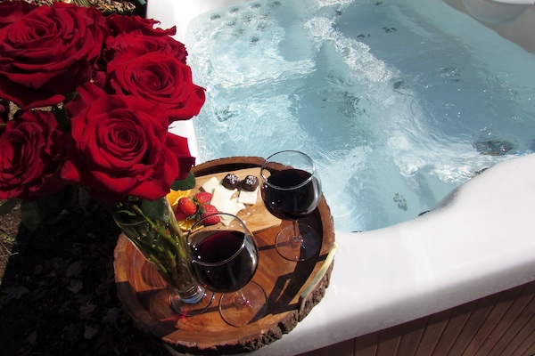 Ahhhhh the hot tub at the beautiful Sundance Cabin.........