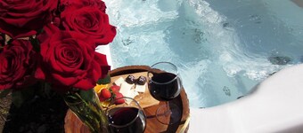  Sundance Pet friendly log cabin with hot tub wifi gas grill waterfall hiking