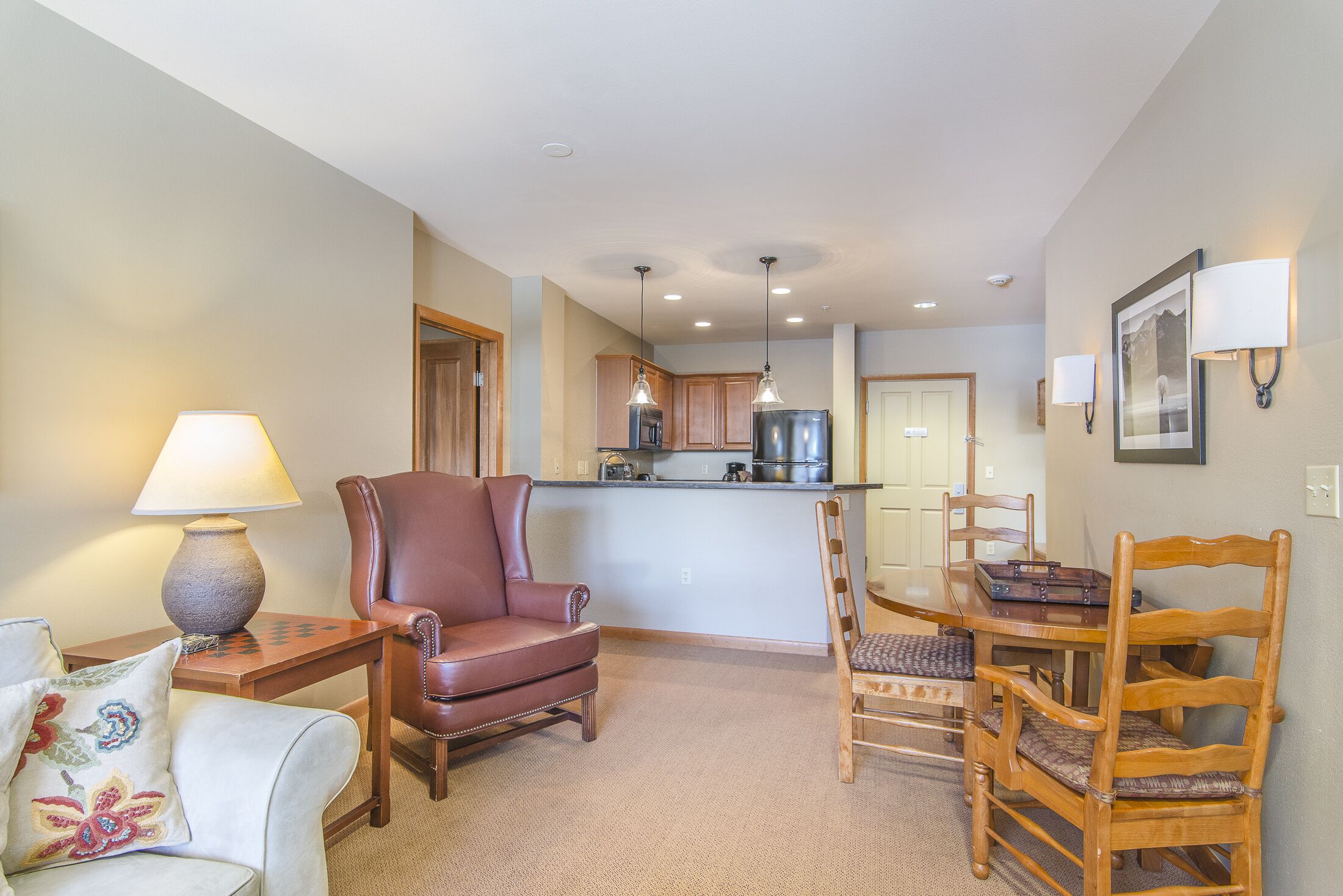 UPDATED Ski in Ski out condo with private washer/dryer. Access to hot tub