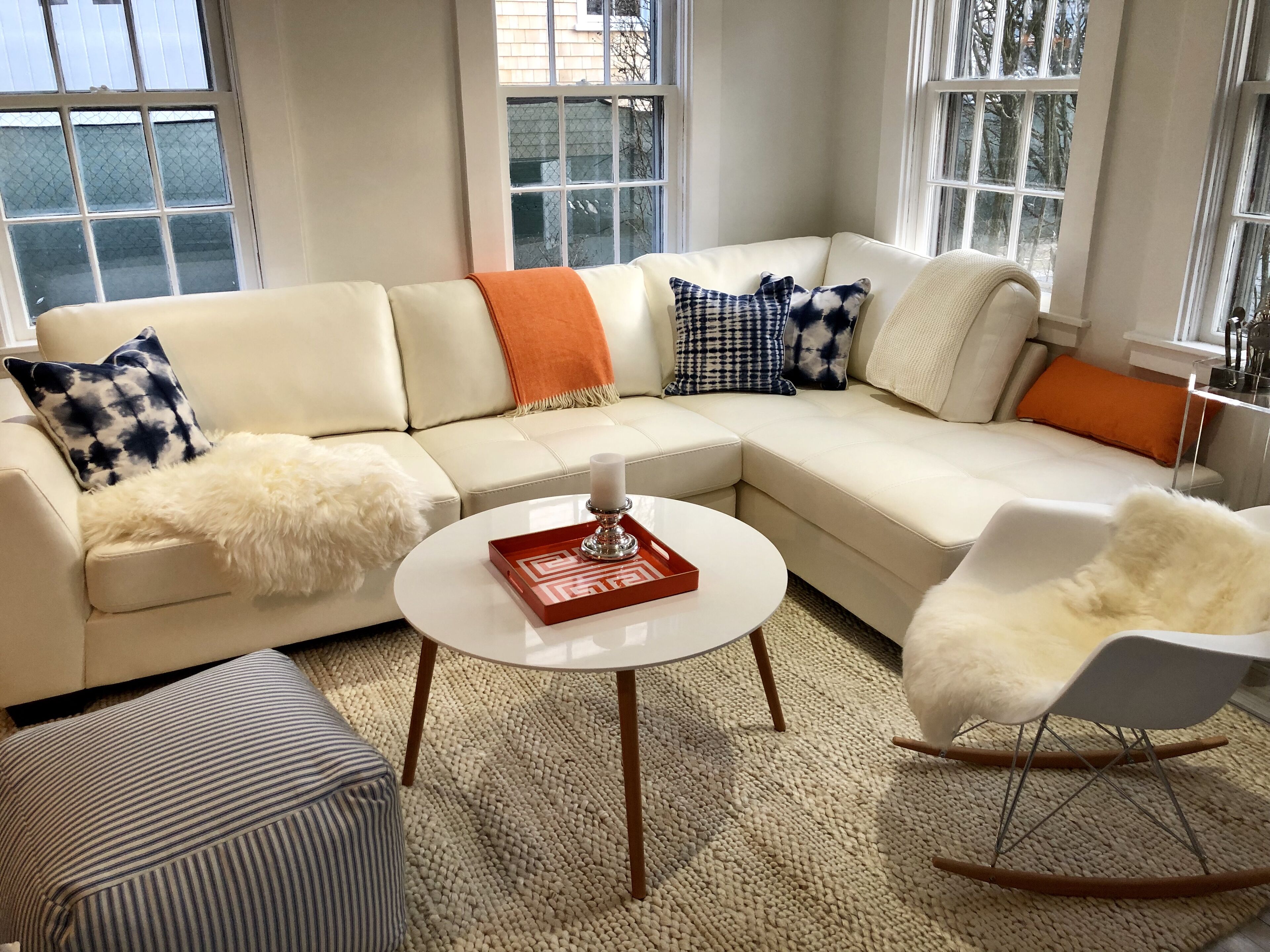 Beachy right near “Children’s” Beach, near town and walking distance from Ferry.