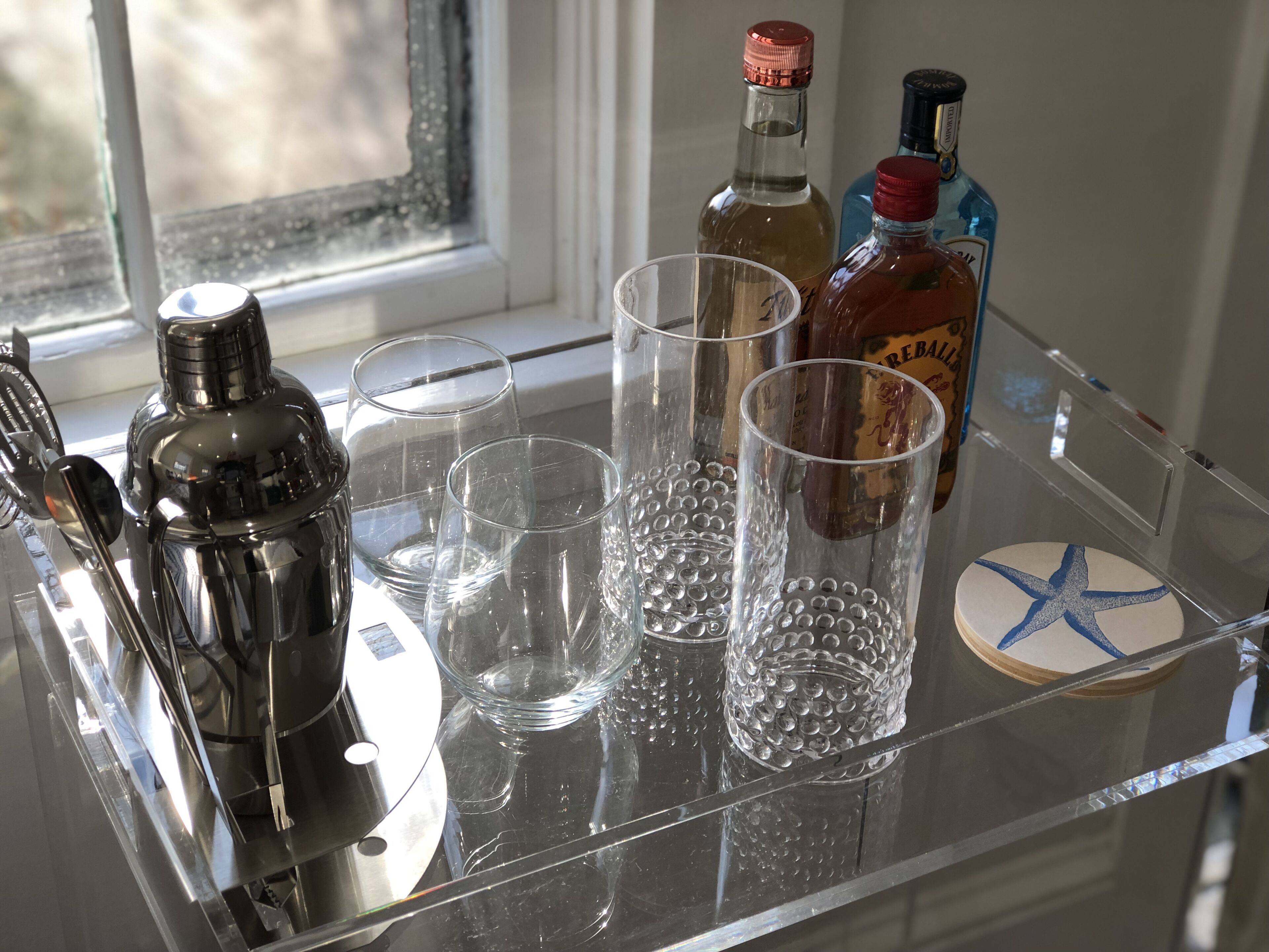 Beachy right near “Children’s” Beach, near town and walking distance from Ferry.