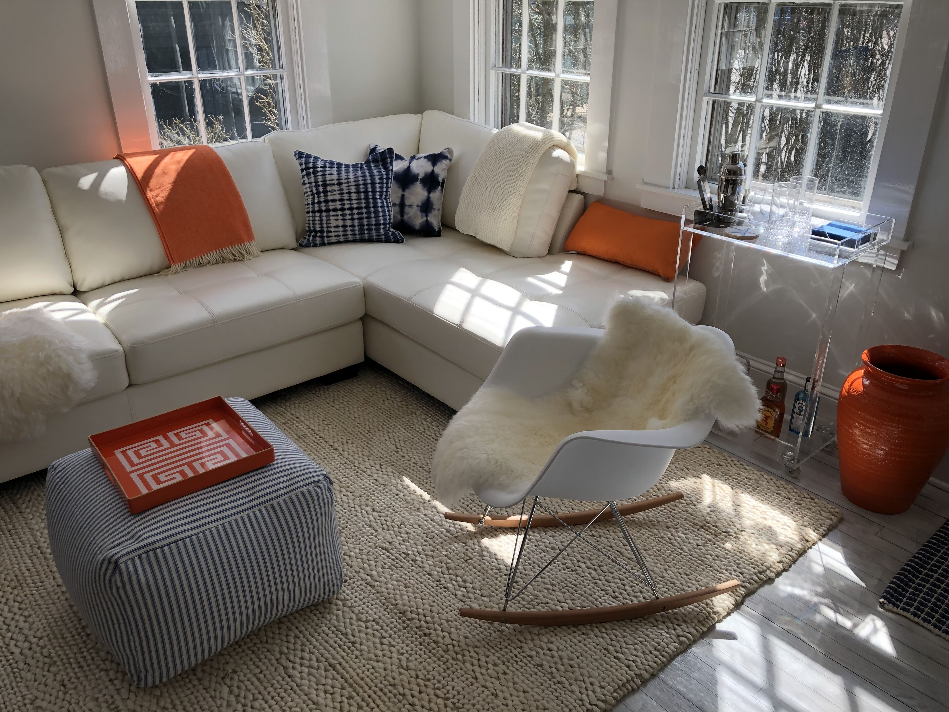 Beachy right near “Children’s” Beach, near town and walking distance from Ferry.