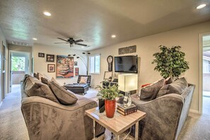 TV, Hulu, books, streaming services - 5 Mi to Town Square Park: Condo in Sports Village (St. George)