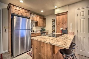 Fridge, microwave, stovetop, dishwasher - 5 Mi to Town Square Park: Condo in Sports Village (St. George)