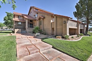 Exterior - 5 Mi to Town Square Park: Condo in Sports Village (St. George)