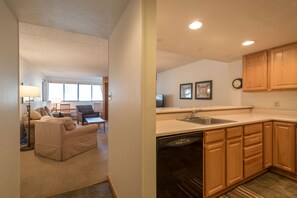 Interior - Great "Ski-in/ski-out" condo, free wifi, & parking. (Copper Mountain)