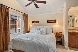 4 bedrooms, desk, iron/ironing board, free WiFi - Best location in town!  Elegant and a great place for entertaining.  (Aspen)