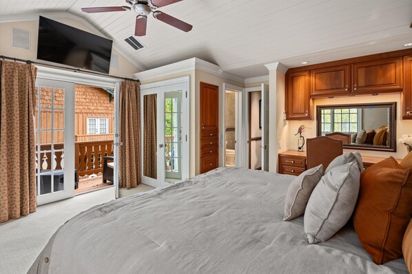 4 bedrooms, desk, iron/ironing board, free WiFi