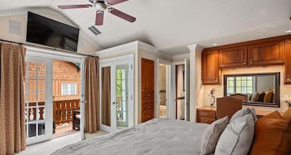 Beste Lage in der Stadt! Einfach neu dekoriert. Ein perfekter Ort zum unterhalten!