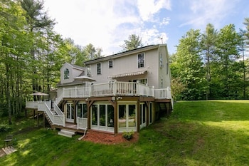 Winter Getaway Near Portsmouth w/ Hottub, Theater