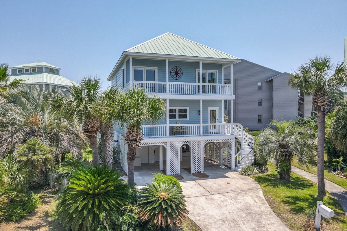 Darling Waterview home with easy beach access and wifi