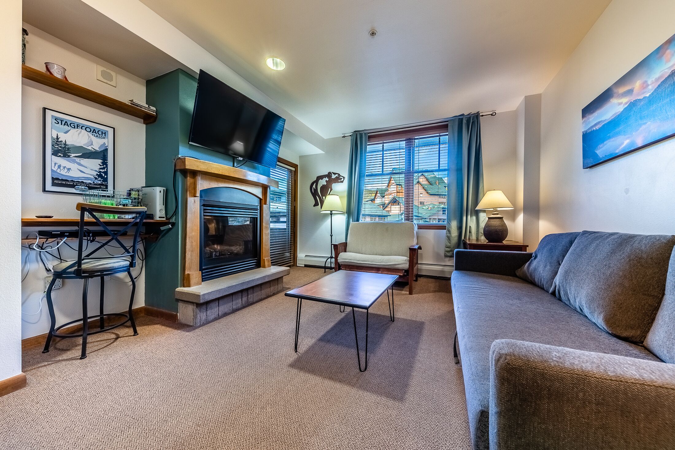 Recently remodeled Ski in/Ski out condo right by New Gondola. Hot Tub access