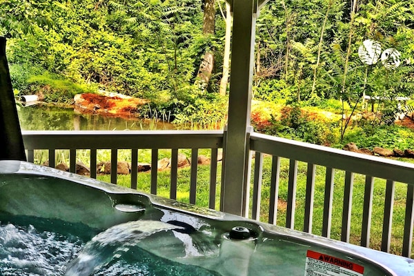 Private Hot Tub,
2 night stay $125
3-4 Night stay $150
4-6 night stay $175