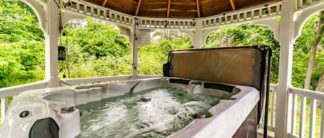 Bain à remous extérieur