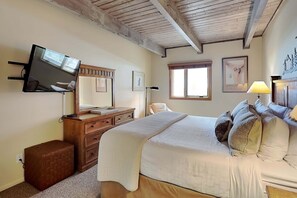 3 bedrooms, iron/ironing board, Internet, bed sheets