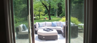 FOOTBALL WEEKEND GET-A-WAY - with outdoor space to die for.