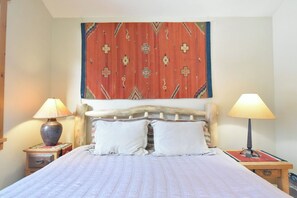 3 bedrooms, iron/ironing board, internet, bed sheets