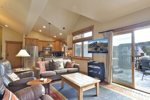 TV, lareira, DVD player