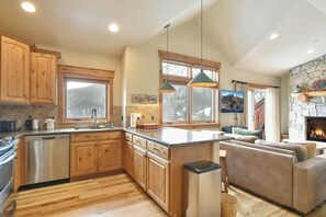 Fridge, microwave, stovetop, dishwasher