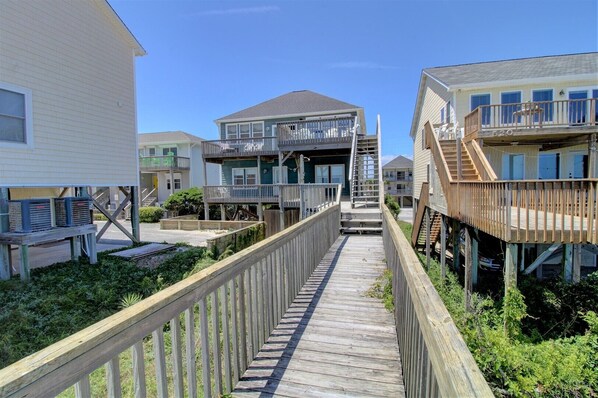 Exterior - Surf Monkeys: A stunning 5-bedroom oceanfront home in Surf City, NC. (Surf City)