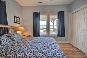 5 soverom, strykejern/-brett, reiseseng for barn og wi-fi (inkludert)