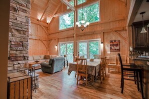 Smart-TV, peis, DVD-spiller og bordtennis