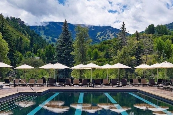 Een verwarmd zwembad