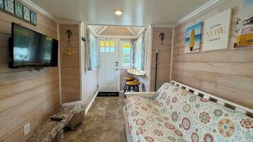 Een televisie en een kantoor