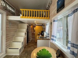 Interior - Tiny House Yellow Lifeguard Stand- pet friendly (Sarasota)