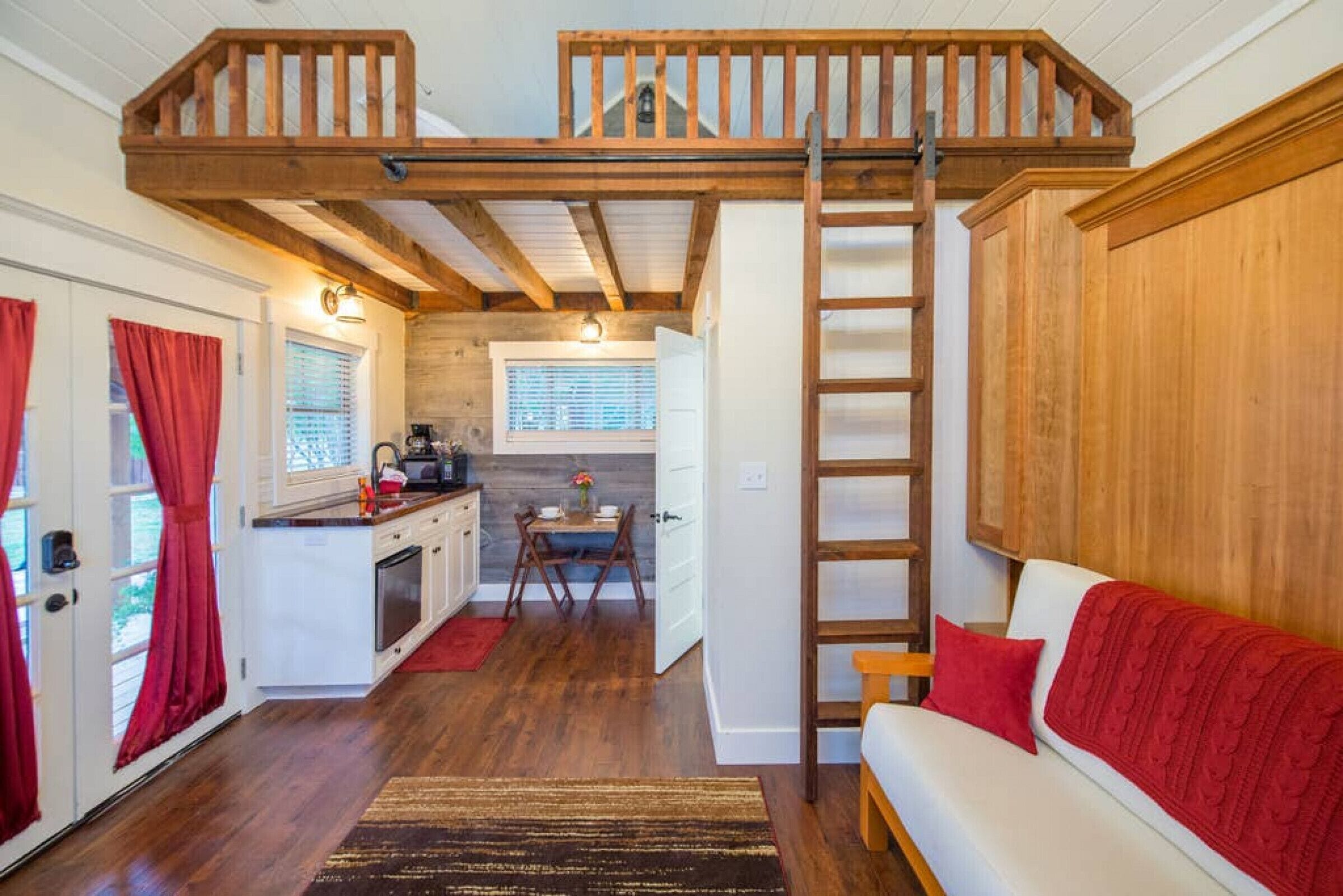 Country Tiny House - 10min to Silos at Magnolia (#3) in Waco, United States